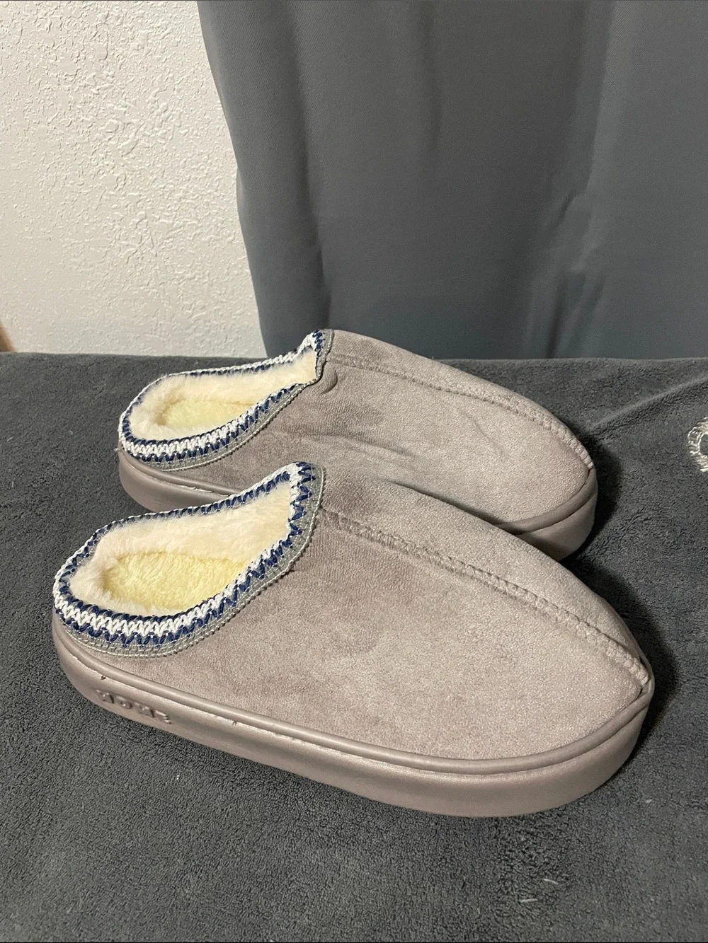 Men's Cozy Slip-On Suede Slippers - Gray